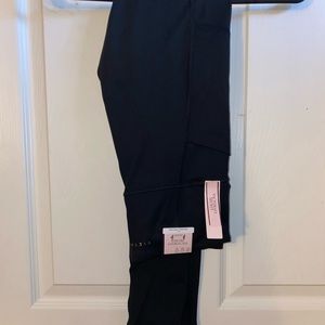 Victoria’s Secret Incredible Essential Legging